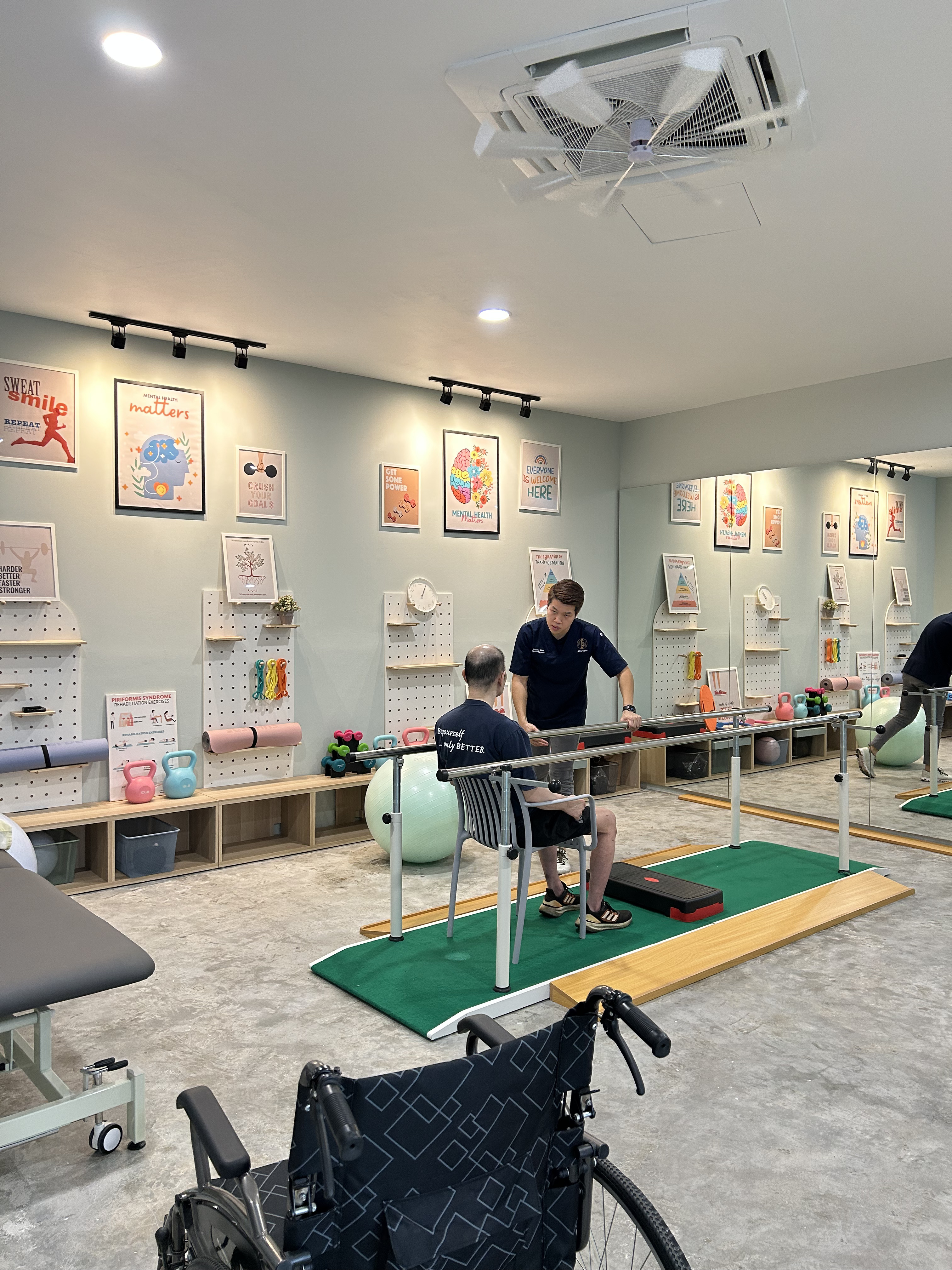 Rehabilitation session with guided movement training
